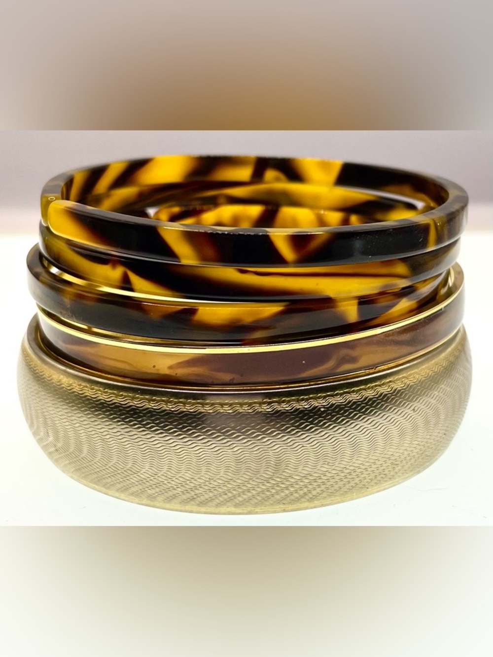 Vintage Set of 5 Bangle Bracelets Gold Tone Metal Enamel Acrylic Tortoise Retro - Picture 5 of 6